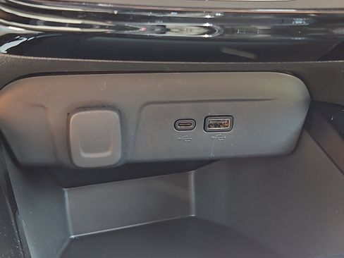 Used 2025 Chevrolet Trax LT w/ Driver Confidence Package FWD image 23