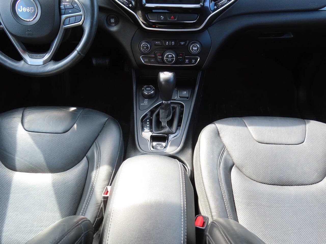 Used 2019 Jeep Cherokee Limited AWD/4WD image 18