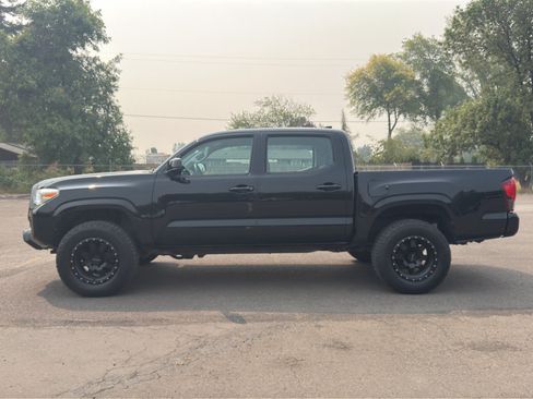 Used 2018 Toyota Tacoma SR AWD/4WD image 21