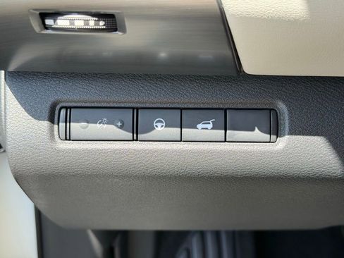 Used 2024 Nissan Pathfinder SL FWD image 26
