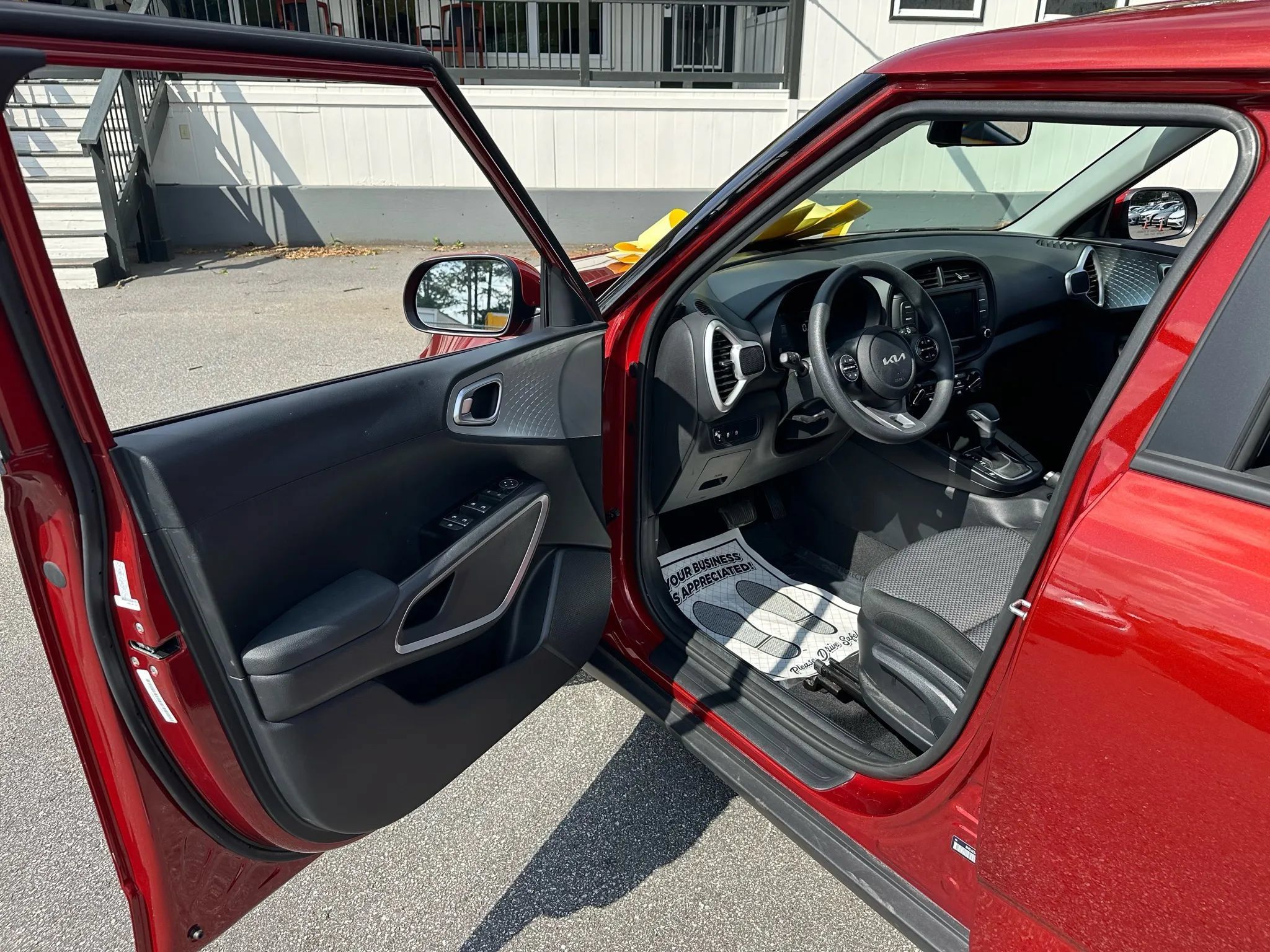 Used 2025 Kia Soul LX w/ LX Technology Package FWD image 19