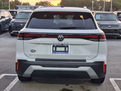 New 2026 Volkswagen Tiguan SE FWD image 4