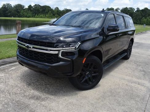 Used 2022 Chevrolet Suburban Z71 w/ Luxury Package AWD/4WD image 2
