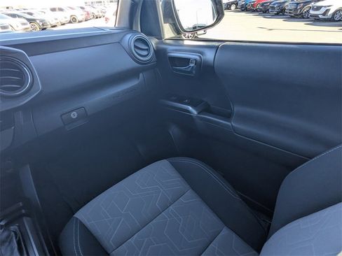 Used 2022 Toyota Tacoma TRD Sport image 17