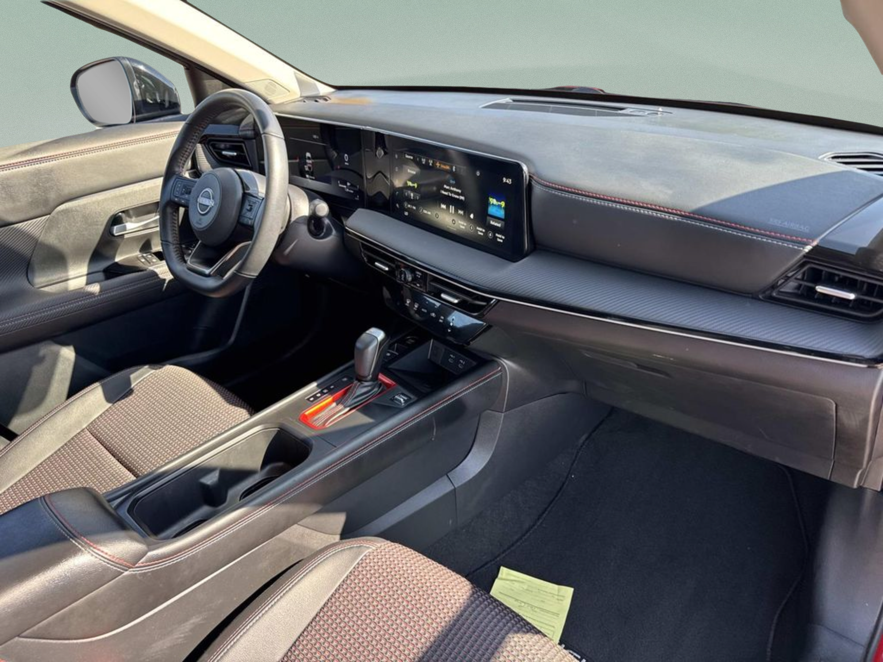 Used 2025 Nissan Kicks SR FWD image 19