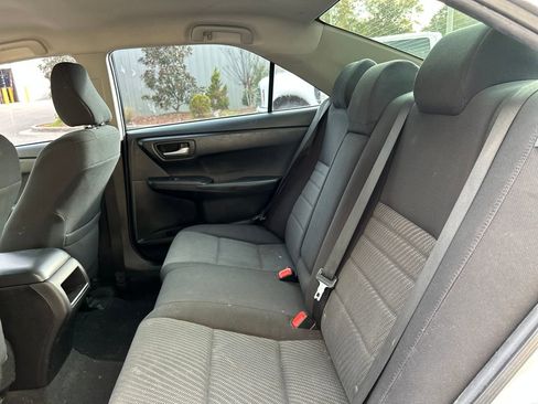 Used 2015 Toyota Camry image 10