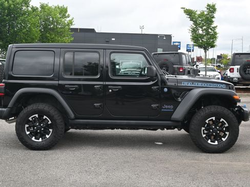 Used 2025 Jeep Wrangler Unlimited Rubicon 4xe w/ Convenience Group AWD/4WD image 11
