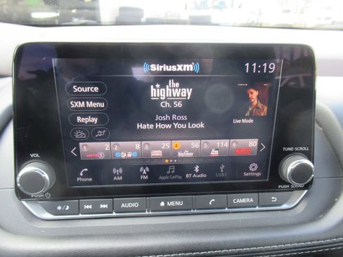 Used 2023 Nissan Rogue SV image 32