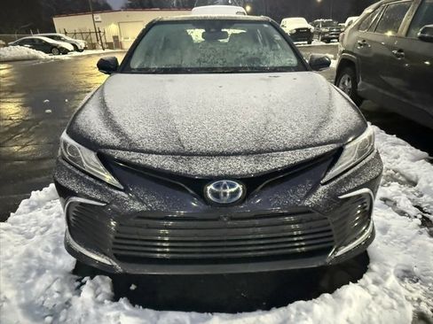 Used 2021 Toyota Camry XLE image 2
