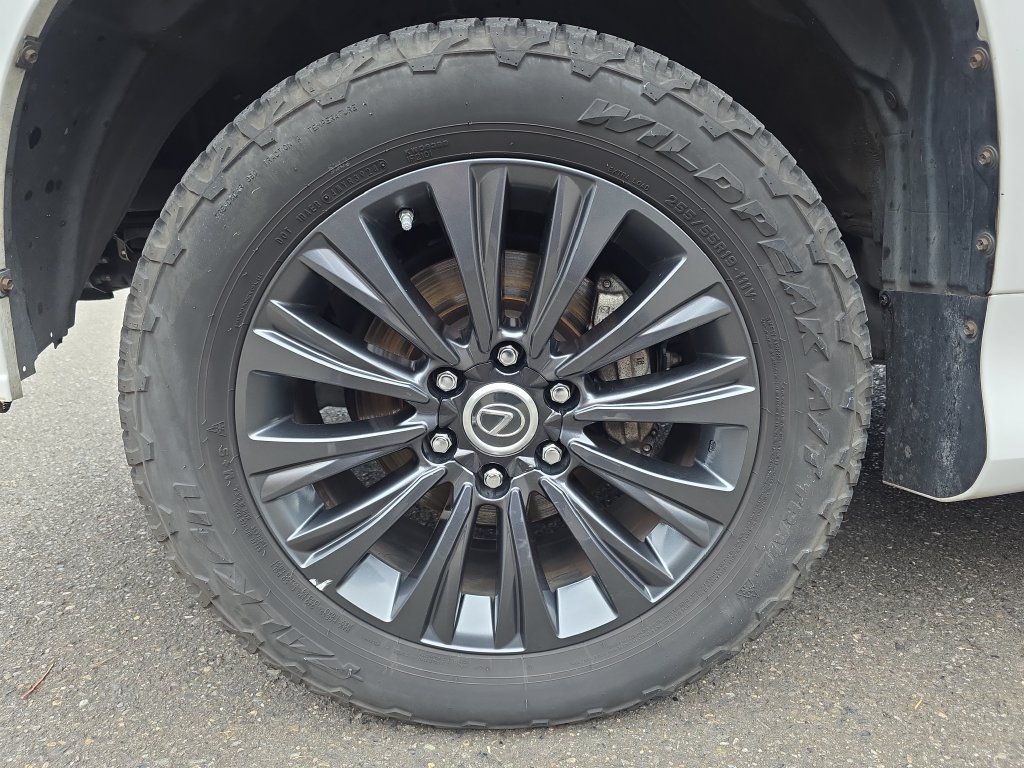 Used 2021 Lexus GX 460 Premium w/ Accessory Package AWD/4WD image 12