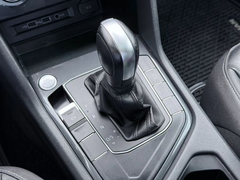 Used 2020 Volkswagen Tiguan SE w/ Panoramic Sunroof Package image 38