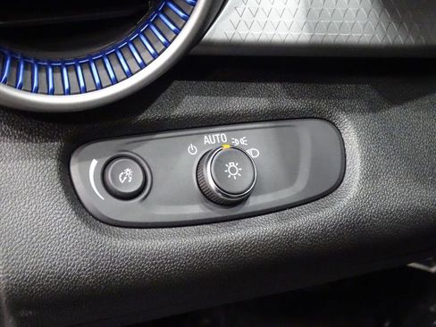 Used 2024 Chevrolet Trax LS image 18