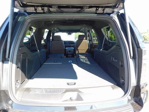 New 2025 Chevrolet Suburban High Country image 31