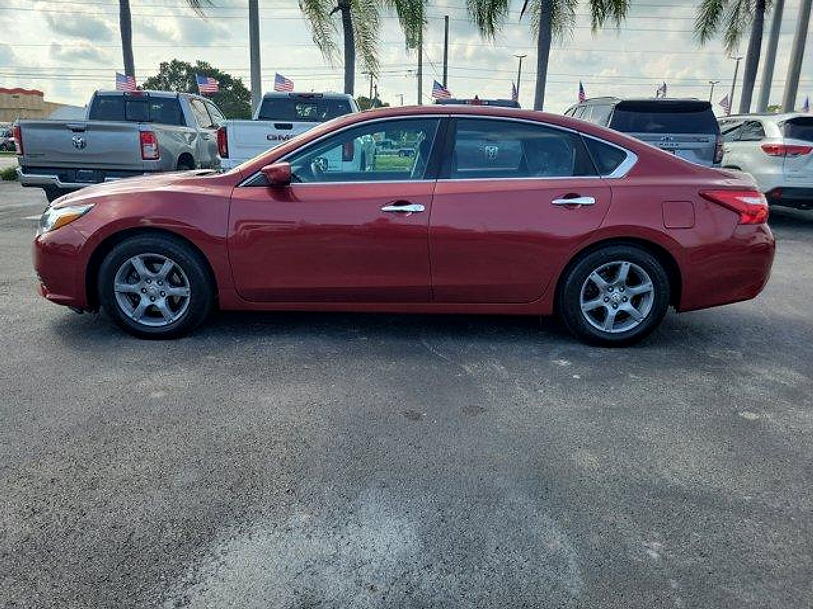 Used 2016 Nissan Altima 2.5 S w/ Power Driver Seat Package FWD image 4