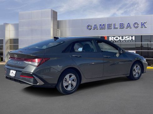 Used 2024 Hyundai Elantra SE image 6