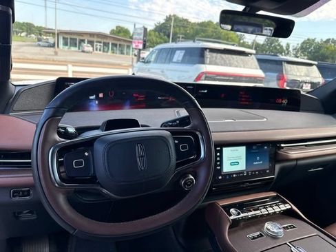 Used 2025 Lincoln Navigator Reserve AWD/4WD image 29