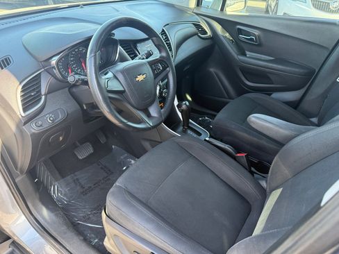 Used 2020 Chevrolet Trax LS FWD image 12