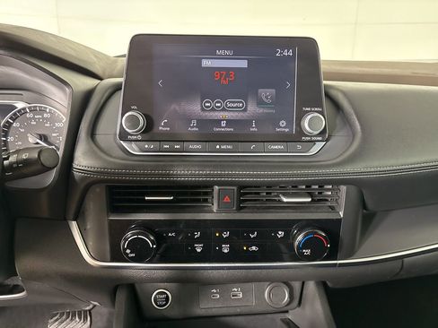 Used 2023 Nissan Rogue S image 14