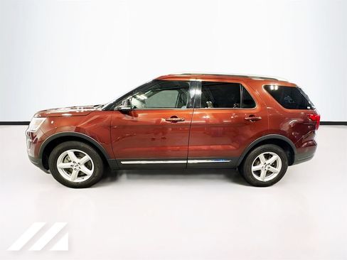Used 2018 Ford Explorer XLT w/ Equipment Group 202A FWD image 8