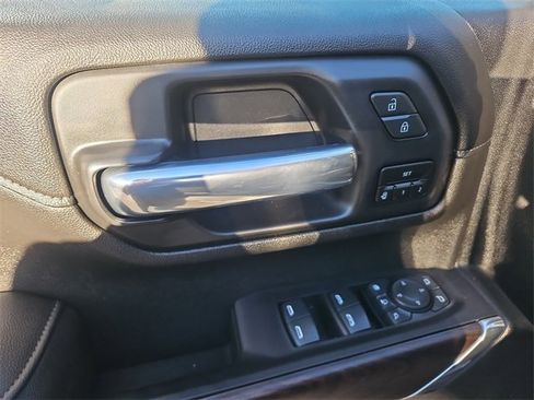 Used 2021 GMC Sierra 2500 SLT w/ SLT Preferred Package image 24