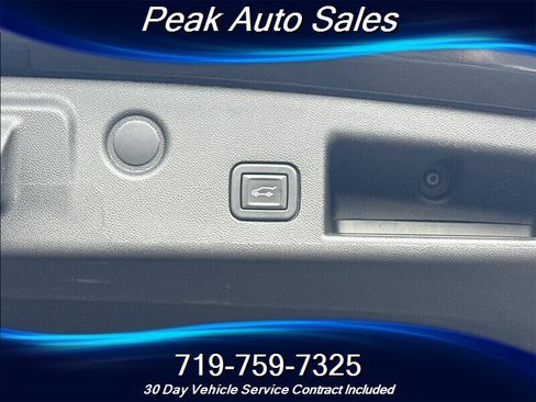 Used 2022 Chevrolet Equinox LT w/ Driver Convenience Package AWD/4WD image 32