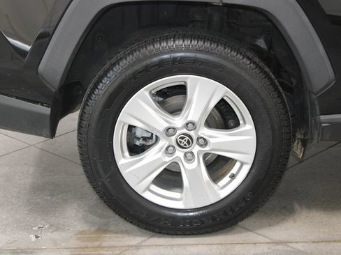 Used 2021 Toyota RAV4 XLE AWD/4WD image 44