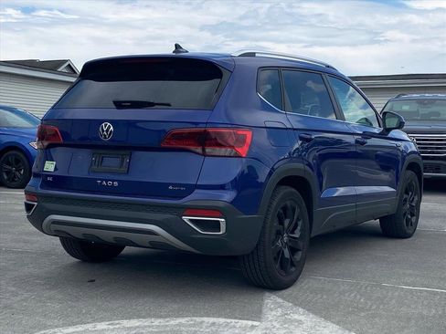 Certified 2023 Volkswagen Taos SE w/ Panoramic Sunroof Package AWD/4WD image 3