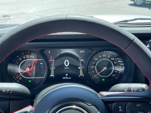 Used 2024 Jeep Gladiator Rubicon w/ Convenience Group image 14