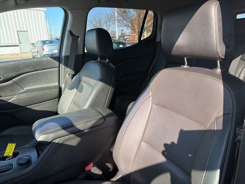 Used 2017 GMC Acadia SLT image 12