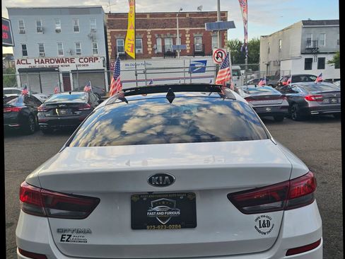 Used 2020 Kia Optima SE image 17