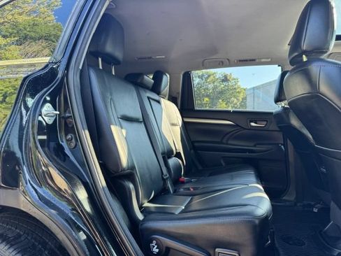 Used 2018 Toyota Highlander XLE AWD/4WD image 25