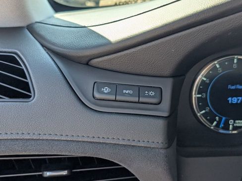 Used 2017 Cadillac Escalade ESV Premium Luxury image 27