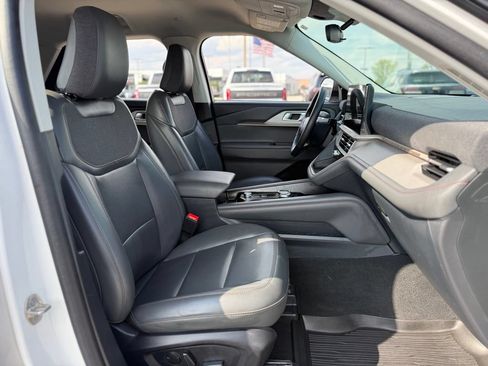Certified 2025 Ford Explorer Active w/ Active Comfort Package AWD/4WD image 15