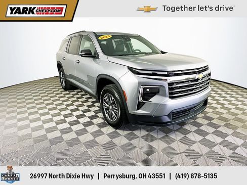 Certified 2025 Chevrolet Traverse LT image 1