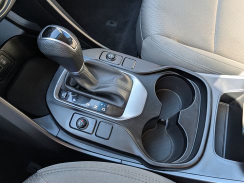 Used 2017 Hyundai Santa Fe Sport image 33