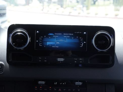 Used 2023 Mercedes-Benz Sprinter 2500 image 30