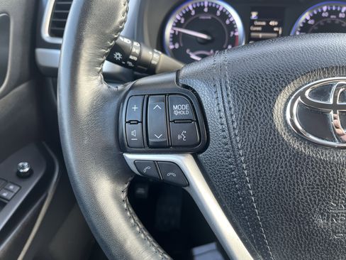 Used 2019 Toyota Highlander XLE image 22