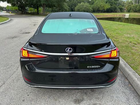 Used 2021 Lexus ES 300h w/ Premium Package FWD image 5
