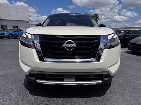 Used 2024 Nissan Pathfinder Platinum w/ Cargo Package AWD/4WD image 8