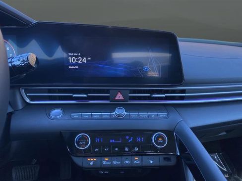 Used 2024 Hyundai Elantra Limited image 9