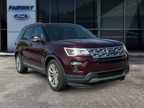 Used 2018 Ford Explorer XLT w/ Equipment Group 202A image 2