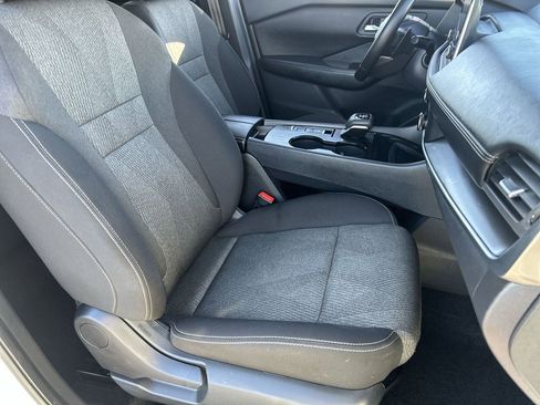 Used 2025 Nissan Rogue SV FWD image 8