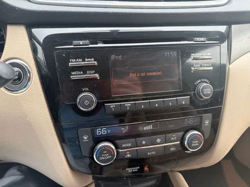 Used 2016 Nissan Rogue SV AWD/4WD image 13