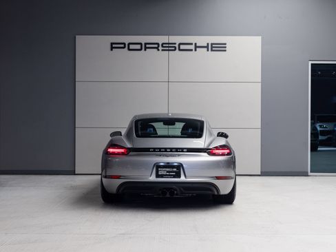 Certified 2022 Porsche 718 Cayman RWD image 6