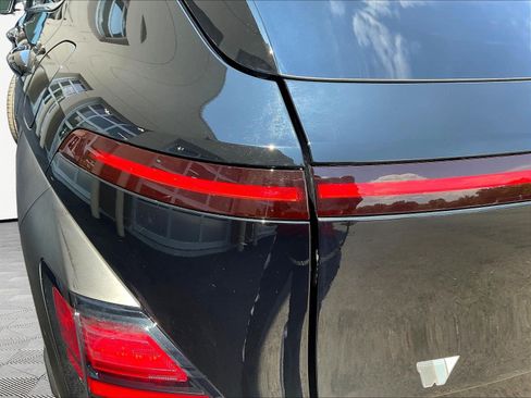 Used 2024 Hyundai Kona Limited AWD/4WD image 23