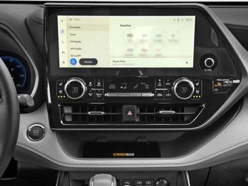 Used 2025 Toyota Highlander Platinum image 15