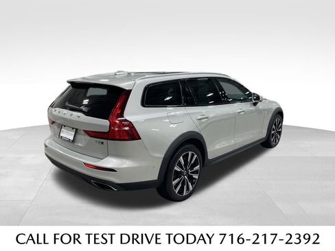 Used 2022 Volvo V60 T5 Cross Country w/ Advanced Package image 21