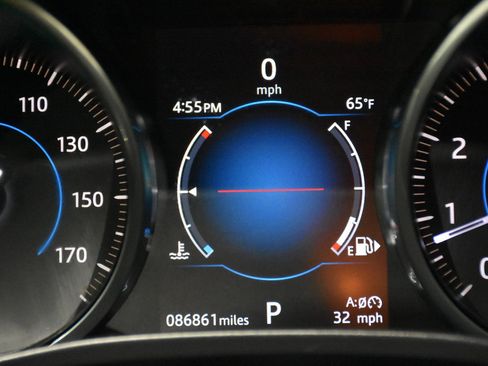 Used 2018 Jaguar F-PACE Prestige image 10