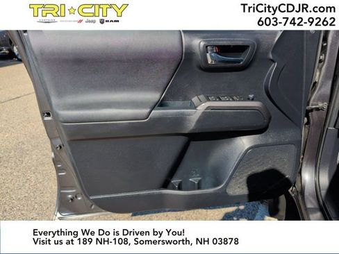 Used 2018 Toyota Tacoma TRD Off-Road w/ Technology Package image 14