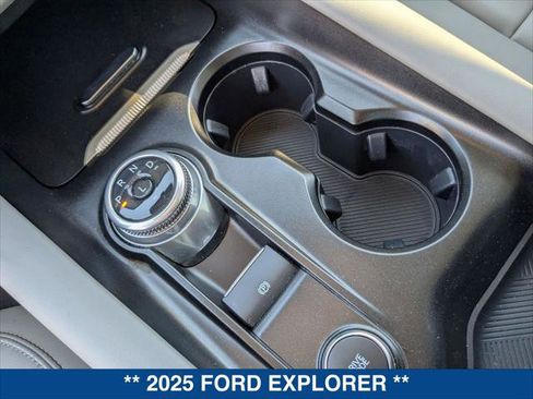 Used 2025 Ford Explorer Active w/ Active Comfort Package image 15